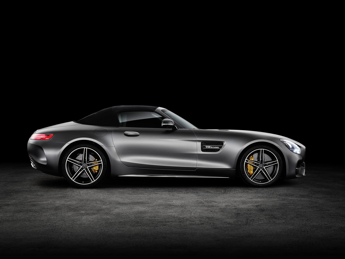 2018 Mercedes-AMG GT C Roadster side skirts