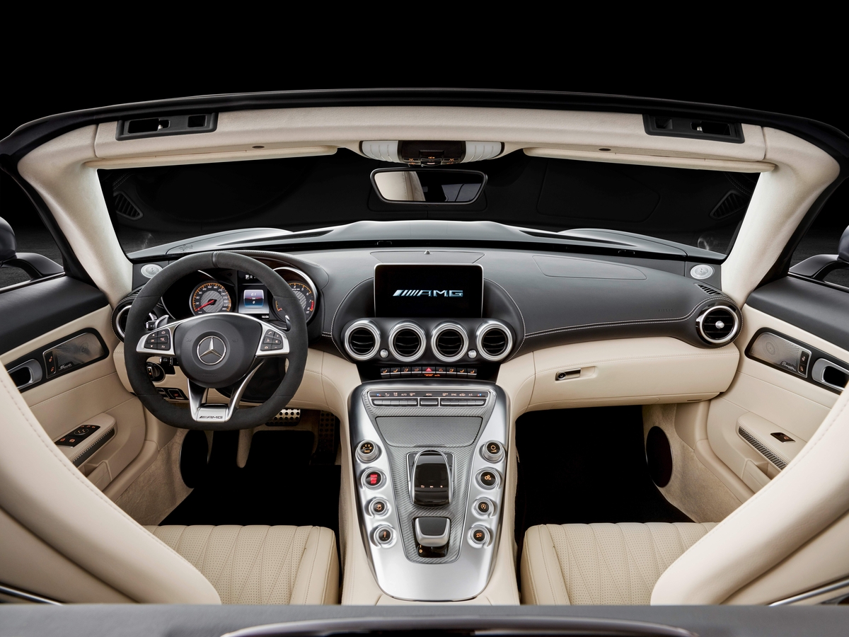 2018 Mercedes-AMG GT C Roadster dashboard