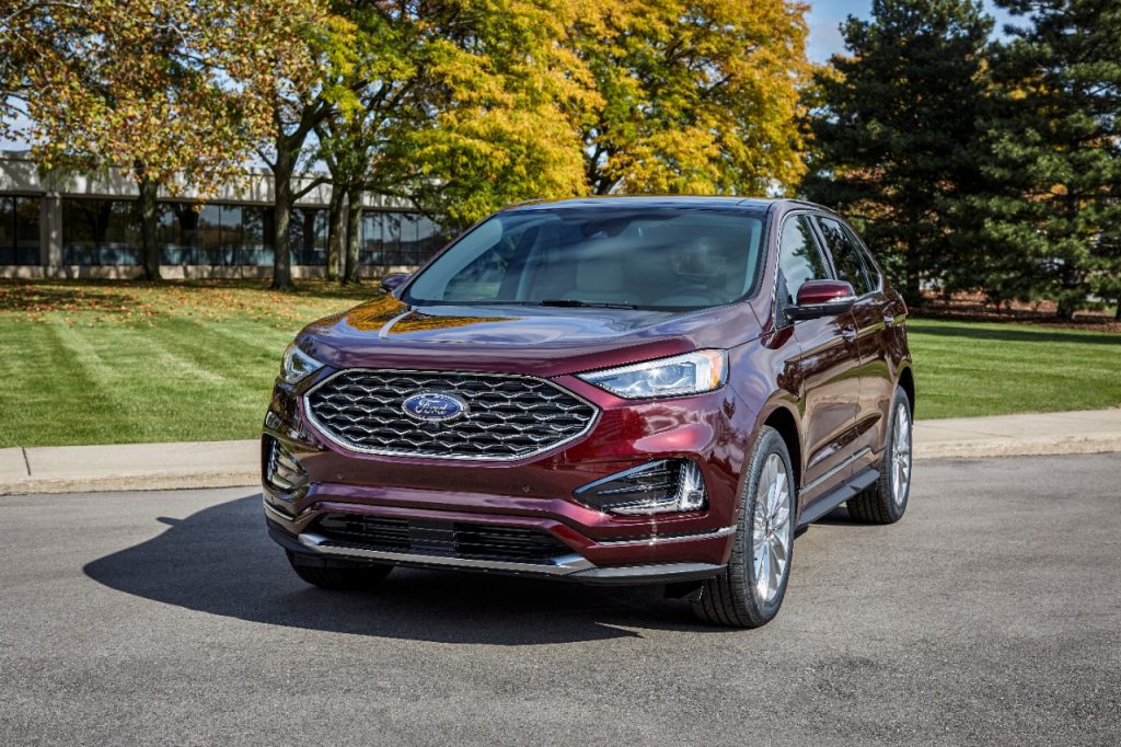 2021 Ford Edge on pavement