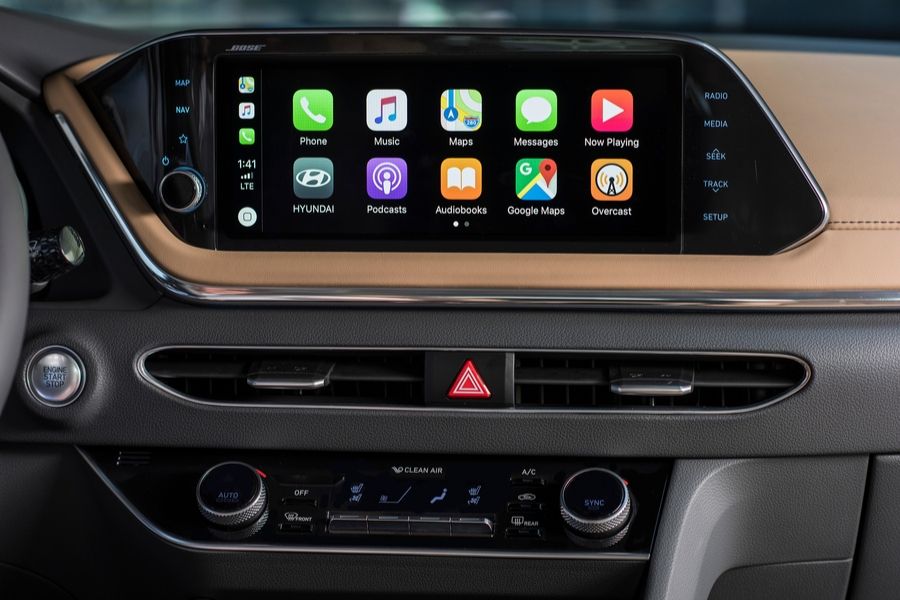 2020 Hyundai Sontana inside view of 10.25-inch Apple CarPlay home screen