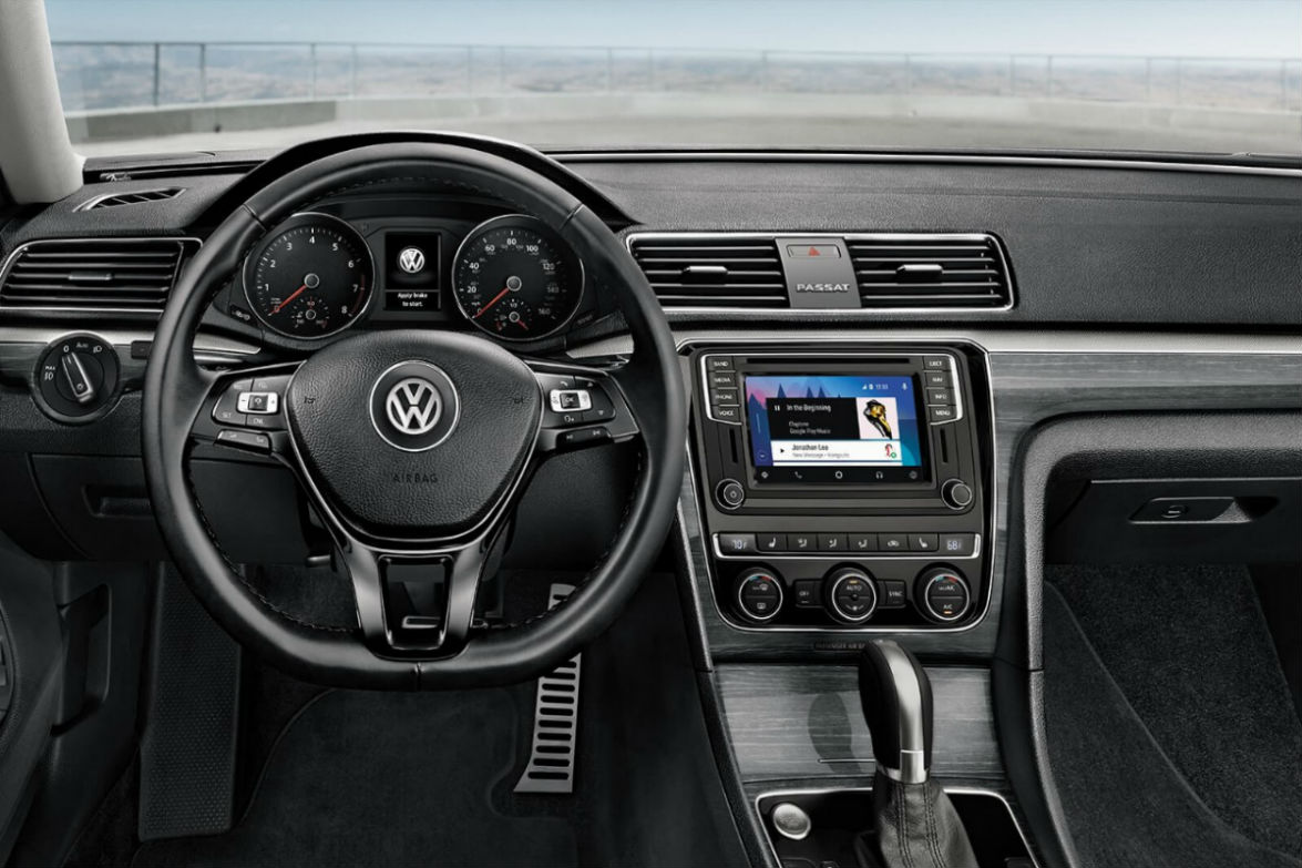 2018 Volkswagen driver's cockpit