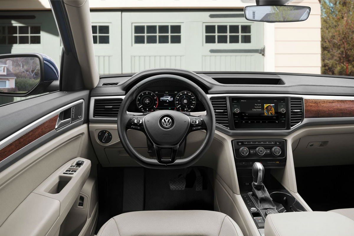 2018 VW Atlas driver's cockpit