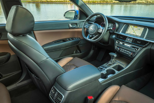 2019 Kia Optima driver seat and center console
