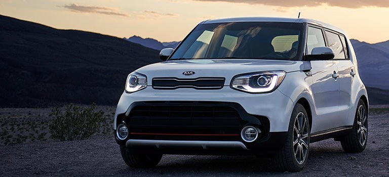 2019 Kia Soul white front side view at sunset