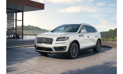 2020 Lincoln Nautilus white parked on platform with sky background