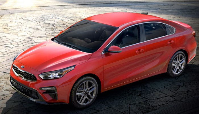 What engine comes installed inside the 2020 Kia Forte LXS?