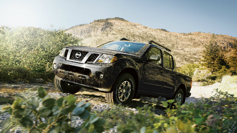 Gray-2018-Nissan-Frontier-PRO-4X-off-roading