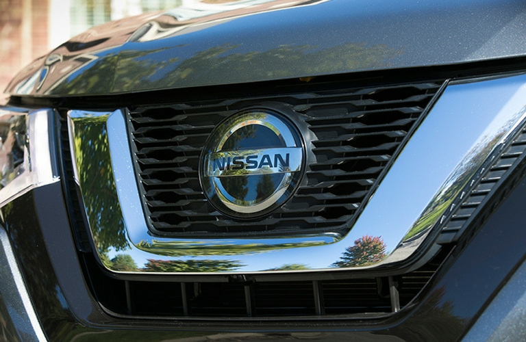 2018 Nissan Rogue grill view.