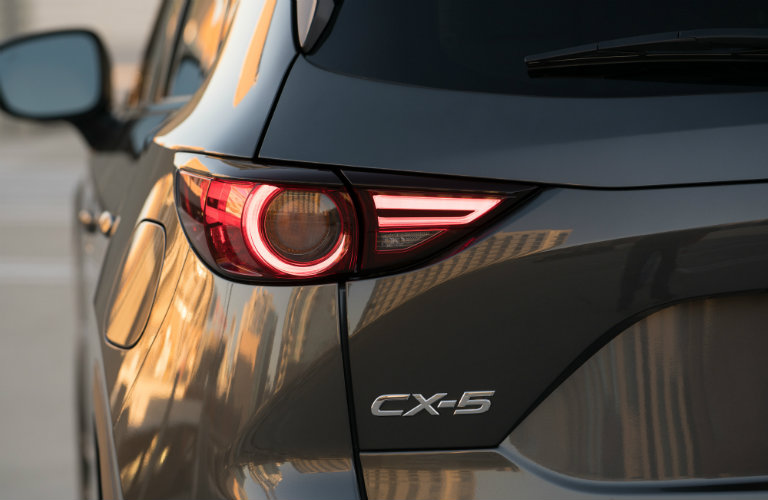  ¿Cuáles son los niveles de equipamiento del Mazda CX-5 2018?