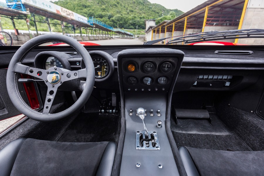 Restored-Lamborghini-Miura-SVR-Interior-Cabin-Dashboard_o