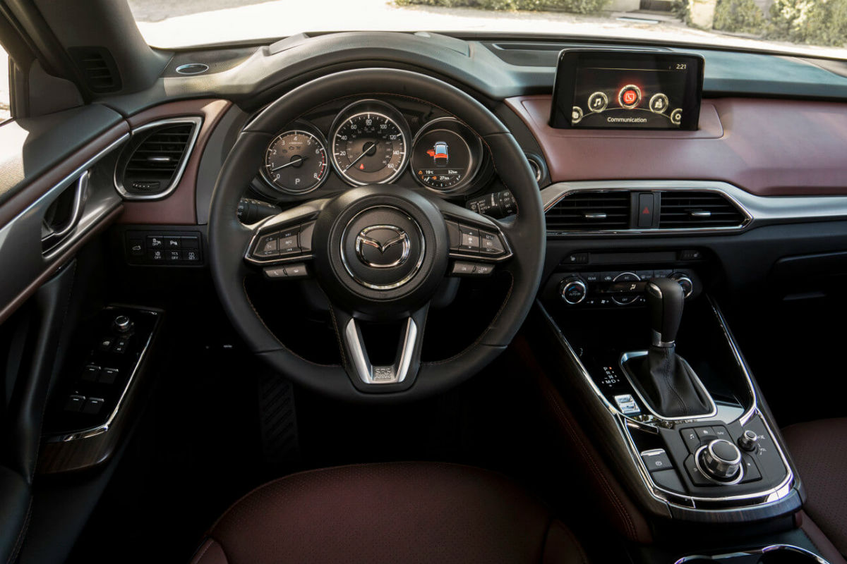 Driver's cockpit of the 2018 Mazda CX-9