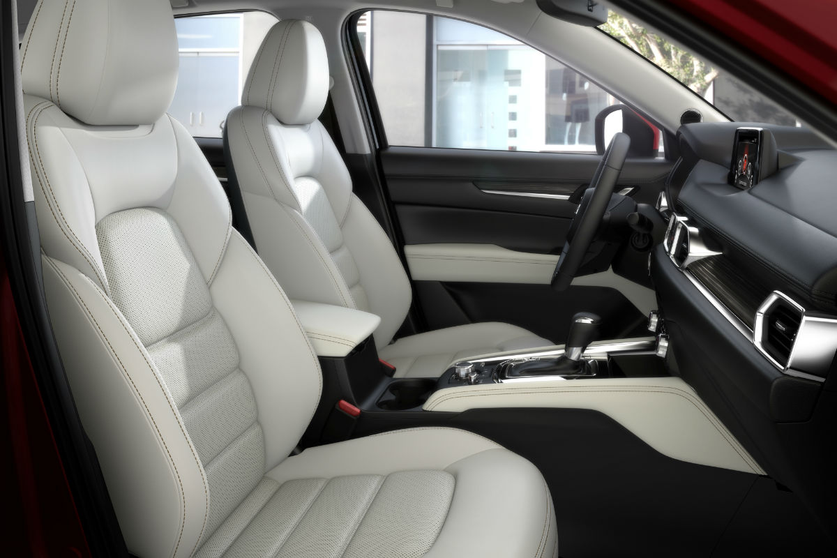 Side view of the 2018 Mazda CX-5's front seats
