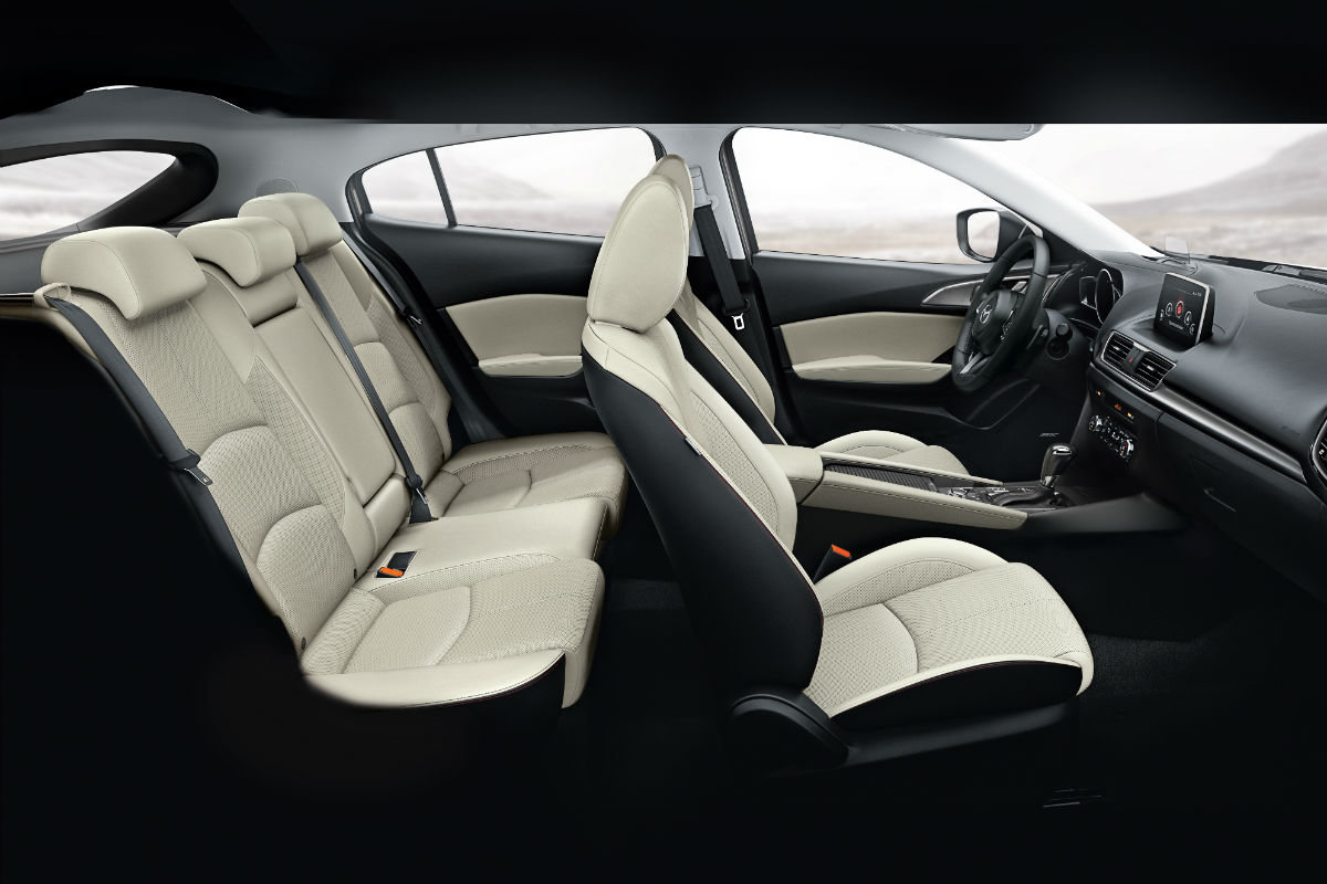 Side view of the two rows of seating in the 2018 Mazda3 4-Door