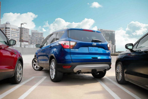 2018 Ford Escape backing into spot with Active Park Assist