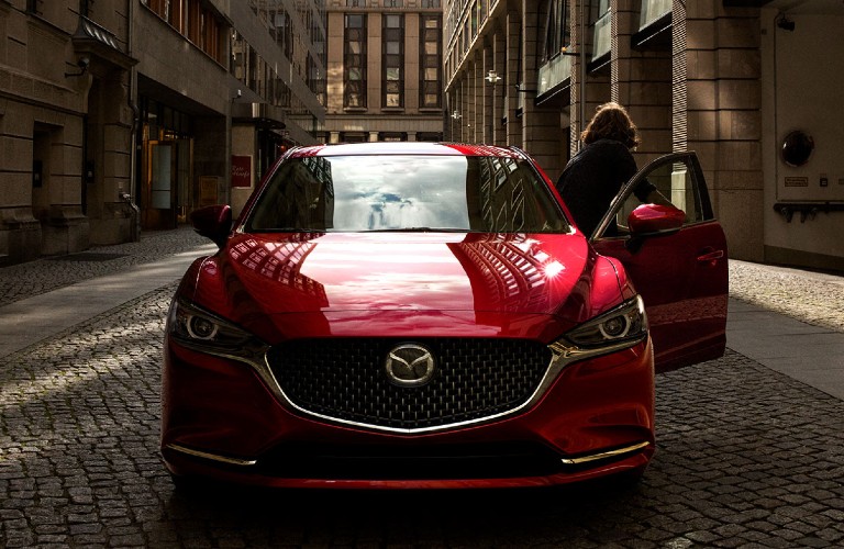 El Mazda6 2020 ofrece dos opciones de motor que brindan calificaciones impresionantes de economía de combustible